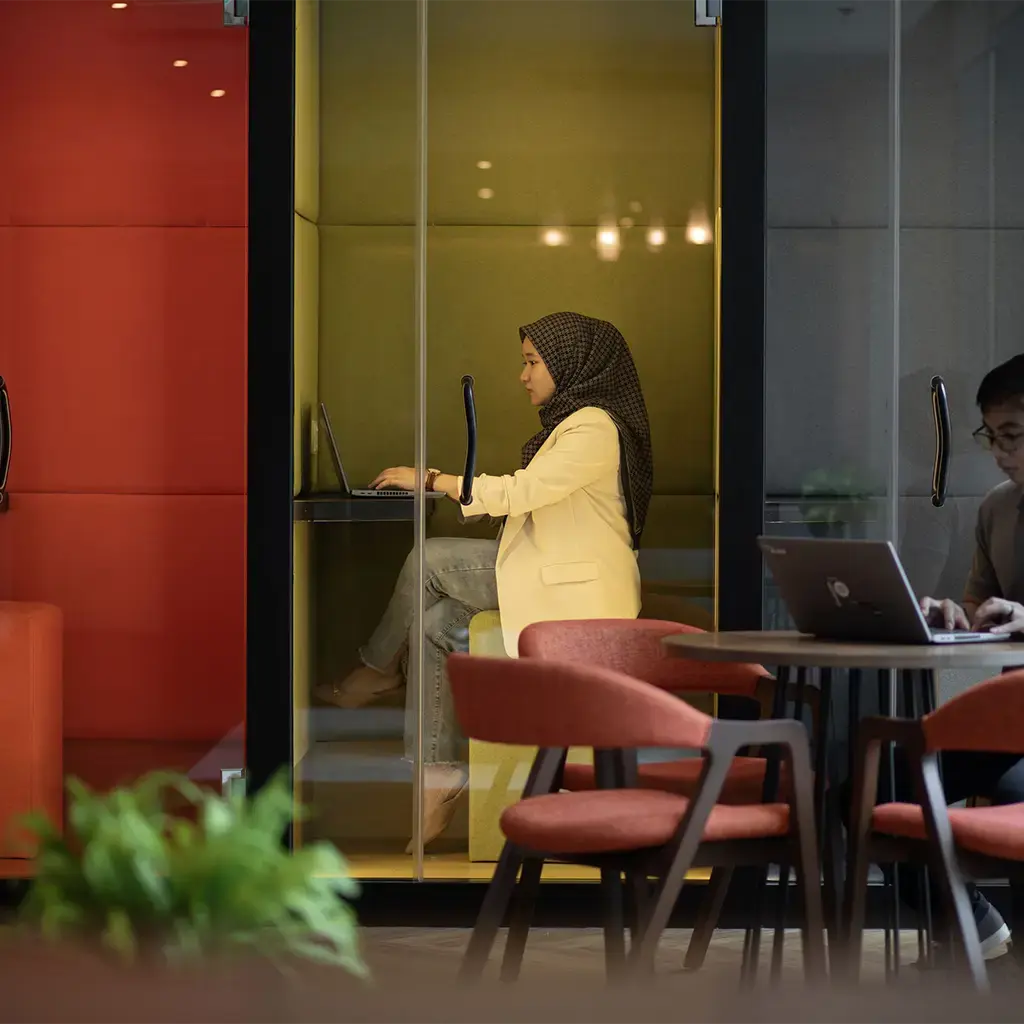 Artificial-intelligence-workspace-fullscreen-hero-mobile