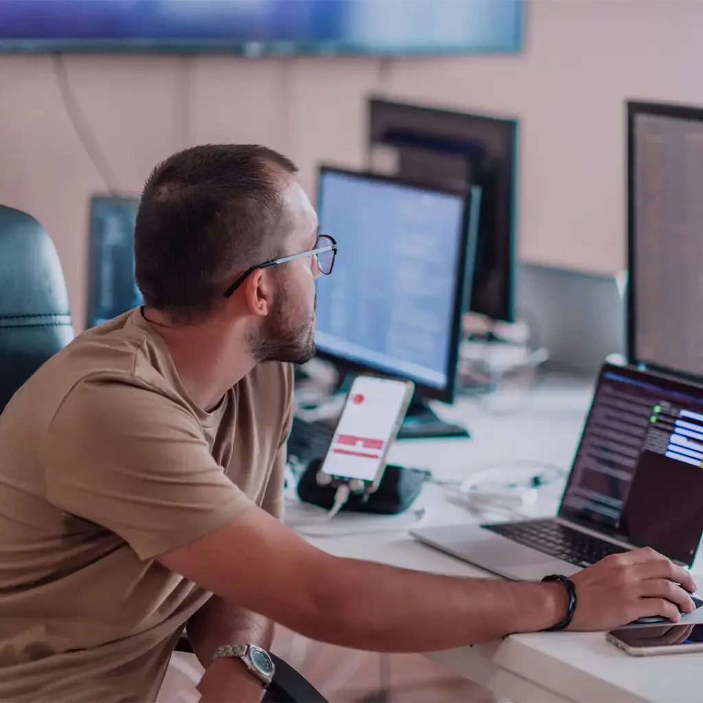Software-testing-engineer-fullscreen-hero-mobile