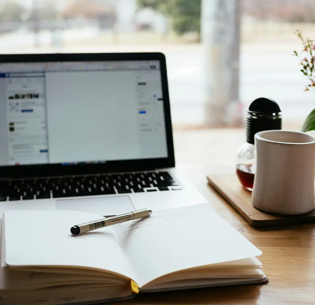 working-desk-laptop-text-blocks-Image