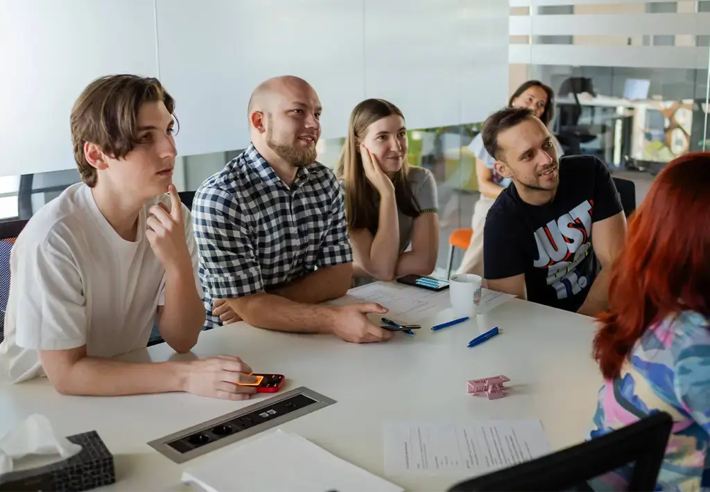 Participants in a software development workshop at Dava.X Academy working together around a screen