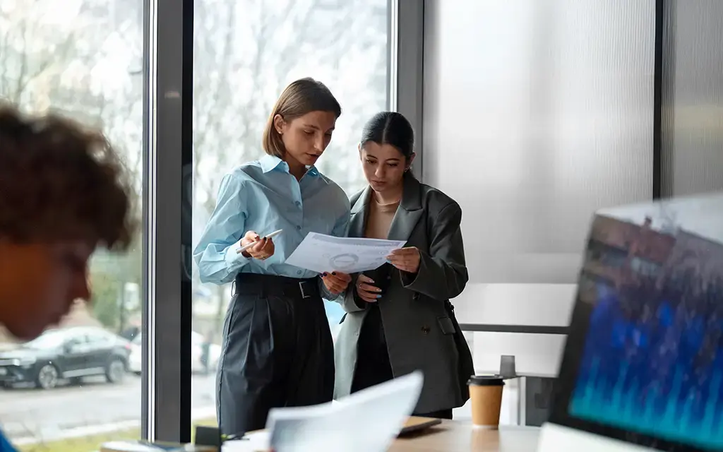 people-office-finance-graphs-insight