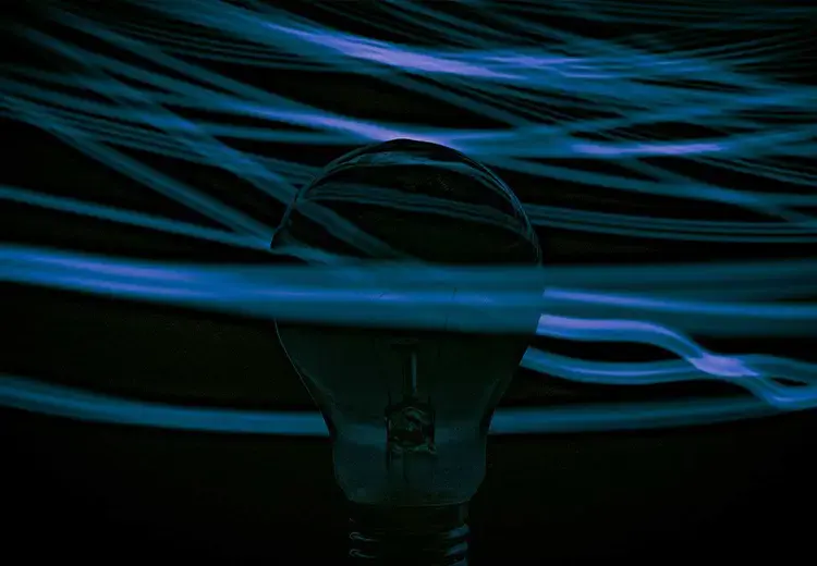 light-streaks-light-bulb-card