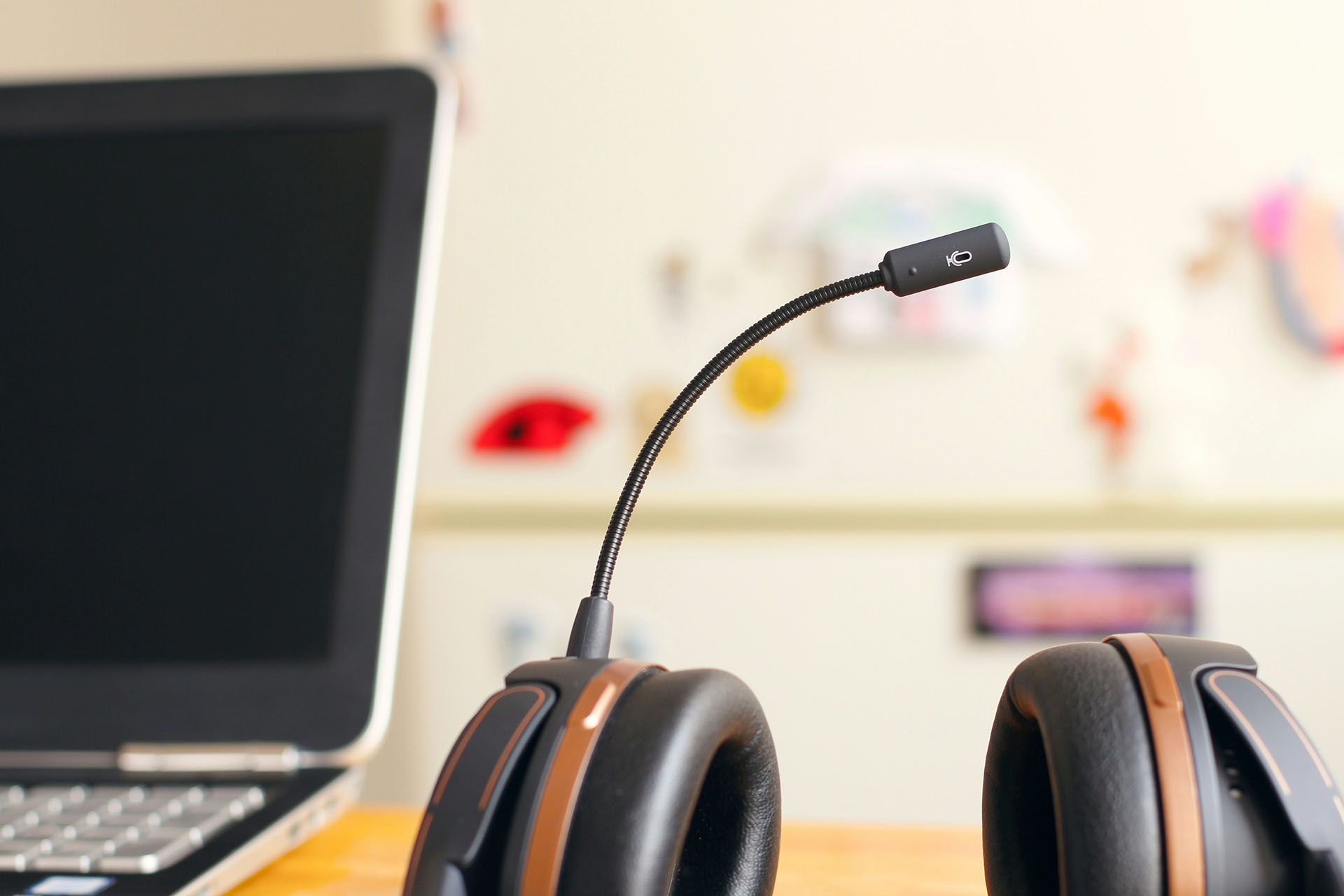 pair-of-headphones-unlearn-churn_1920x1280
